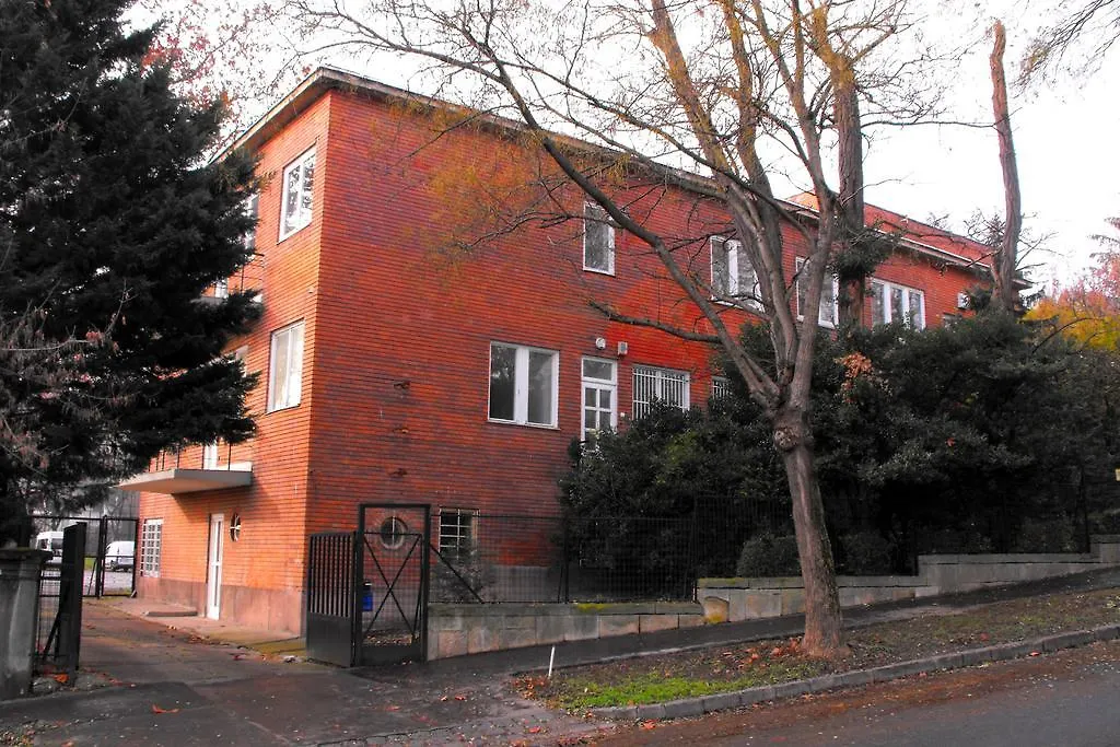 Season Hostel Hill location